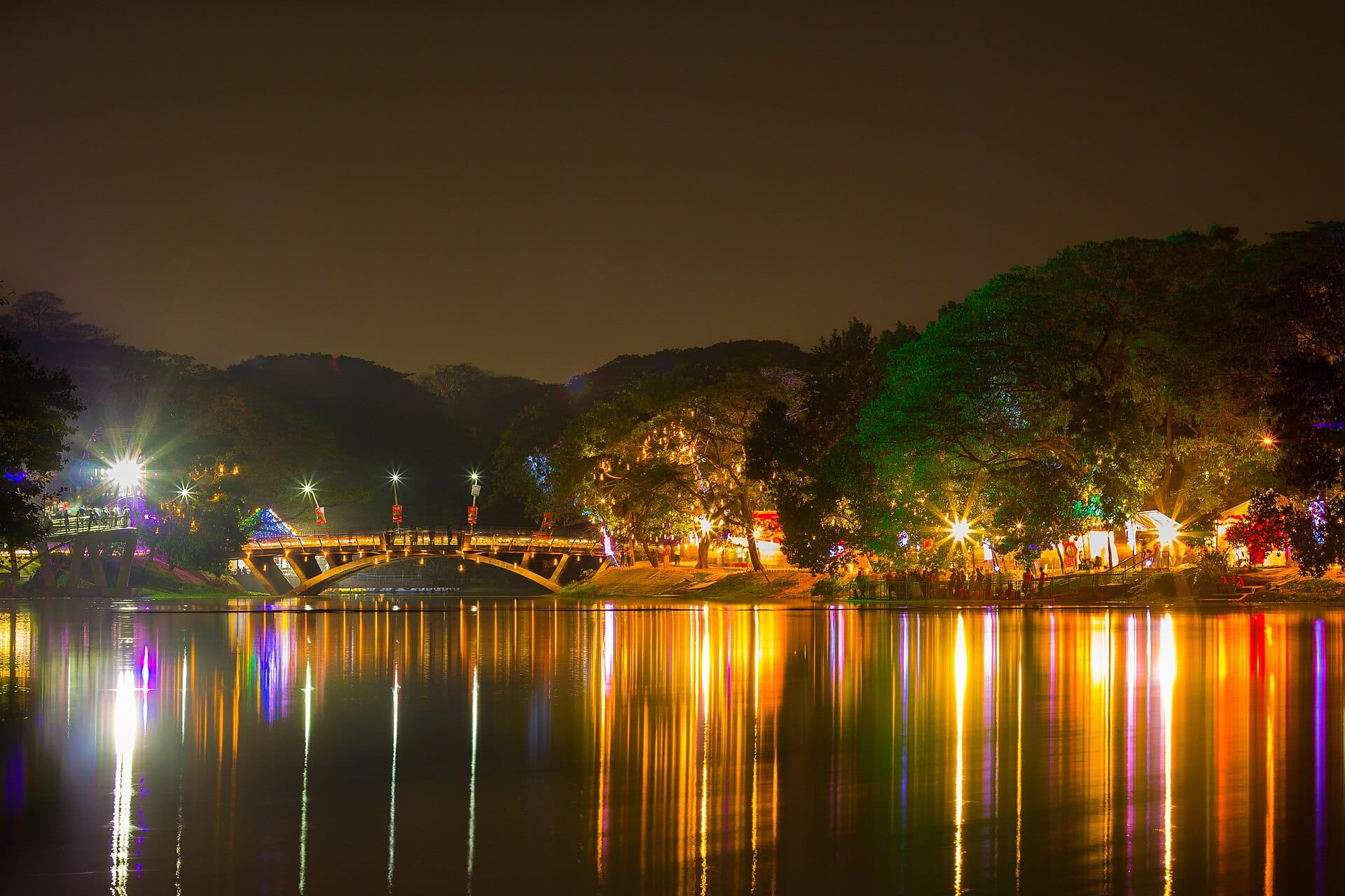 Night view of dhanmondi lake